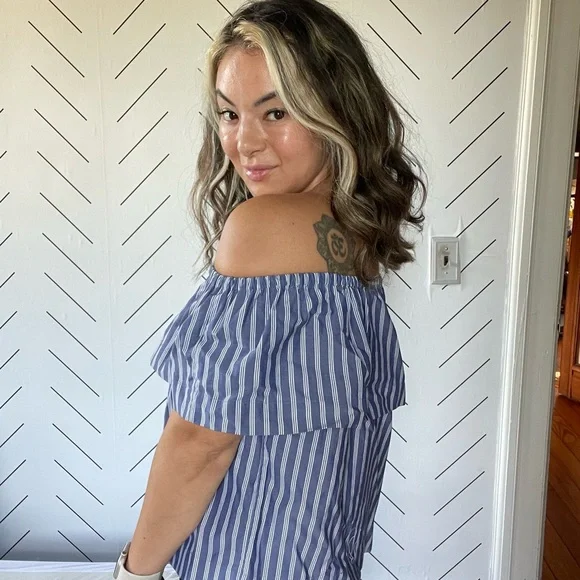 Aritzia Wilfred Blue Striped Crop Off the shoulder top size Small - Picture 2 of 5